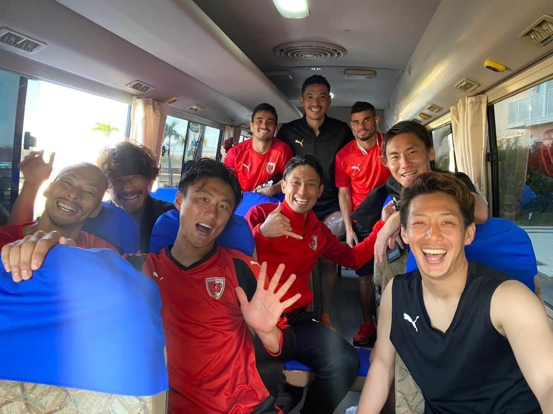 森脇良太さんのインスタグラム写真 - (森脇良太Instagram)「#チームメイト ⚽️⚽️⚽️ #goodsmile 😆😆😆 #京都サンガ #サッカー #J2  #okinawa #kyoto  #笑顔 #スマイル  #石櫃洋祐  選手　#李忠成  選手 #金久保順  選手　#モッタ 選手  #ジュニーニョ 選手　#安藤淳 選手 #黒木恭平 選手　#庄司悦大 選手」1月25日 18時44分 - moriwaki46_official