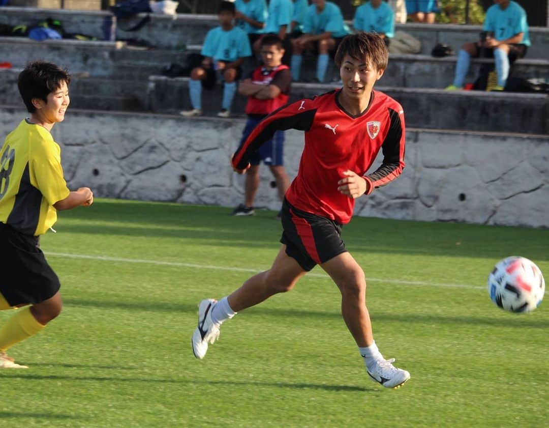 京都サンガF.C.さんのインスタグラム写真 - (京都サンガF.C.Instagram)「今日の午後は地元の中学生を対象にサッカー教室を行いました‼️ 笑顔溢れるサッカー教室で、子どもたち以上に、選手たちも楽しませてもらいました☺️✨ #沖縄キャンプ #魅せようKYOTOの一体感 #sanga #京都サンガ #闘紫 #TEAM京都 #金久保順 #安藤淳 #庄司悦大 #服部航平 #中川風希 #野田隆之介」1月25日 18時57分 - kyotosanga_official