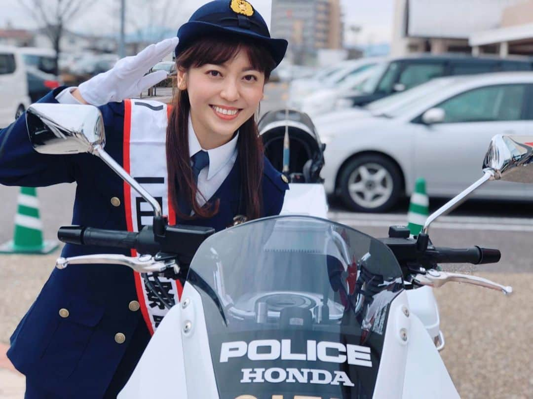 森夏美さんのインスタグラム写真 - (森夏美Instagram)「. 1日警察署長を務めさせて頂きました🚓  事件・事故は110番 相談・悩み事は#9110 ☎️ .  お休みの中お越し頂いたみなさん、 ありがとうございました😊✨ .  #岐阜北署#110番 #広報活動 #東海テレビ#森夏美 #アナウンサー」1月25日 19時19分 - mori_natsumi0722