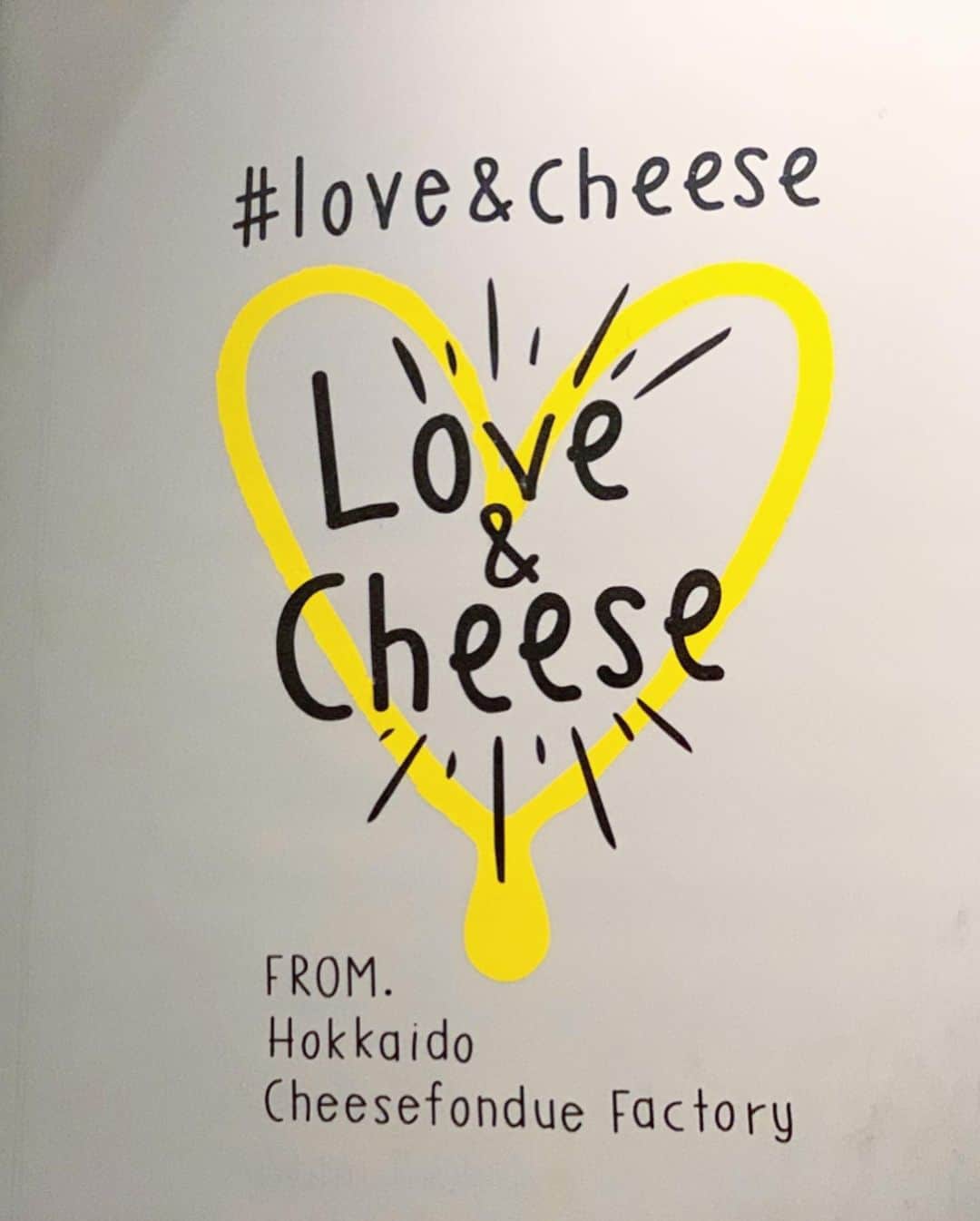 星読みプリンセス・エリ様さんのインスタグラム写真 - (星読みプリンセス・エリ様Instagram)「チーズ好きの方必見🧀♡！﻿ ﻿ チーズ大好きな娘ちゃんと一緒に﻿ 渋谷センター街ど真ん中にあるCraft Cheese Market 渋谷店　@ccm_shibuya の人気メニューシカゴピザを食べてきたよー😍✨✨﻿ ﻿ ﻿ まずは、﻿ 自家製ブッラータ🐄🧀﻿ ブッラータは生クリームをモッツァレラで包んだ、クリーミーなチーズ♡﻿ 去年から流行ってて、うちの娘も大好物なの😍﻿ ﻿ シカゴピザ〜ビーツ〜🧀﻿ ピンクが可愛いシカゴピザ💕💕﻿ 色的に甘そうだけど、味は普通に美味しいチーズ味だよ🧀﻿ ミートソースの上にピンクのチーズソースがとろーり😍💕💕﻿ ﻿ バスク風チーズケーキ🧀﻿ スペインのバスク地方発！ビターな表面とクリーミーな甘さが絶妙♬﻿ ﻿ ﻿ ﻿ 夜はお酒も楽しめるから、店内はデートや女子会で賑わっていたよ🎶﻿ ﻿ わたしも次回は女子会で利用してみようかな♡﻿ ﻿ ﻿ ﻿ #クラフトチーズマーケット渋谷店 ﻿ #クラフトチーズマーケット﻿ #craftcheesemarket ﻿ #東京グルメ#渋谷グルメ#渋谷ランチ ﻿ #渋谷ディナー#渋谷スイーツ#渋谷カフェ ﻿ #渋谷カフェ巡り#シカゴピザ#ピザ食べ放題﻿ #チーズ🧀#チーズたっぷり ﻿ #とろけるチーズ#チーズ好き ﻿ #チーズ好きにはたまらない﻿ #チーズ大好き#チーズ料理#PR」1月25日 19時24分 - eri.princessmind