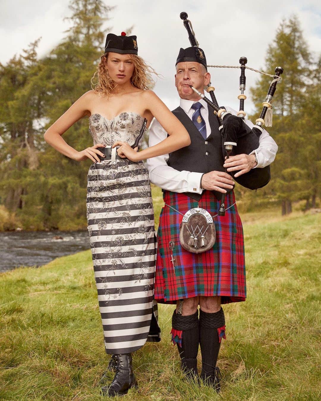ルパートサンダーソンのインスタグラム：「Celebrating Burns Night | Our bestselling Duncan boots feature in @bazaaruk | Styled by @mirandaalmond | #BurnsNight #KneeHighBoots #Highlands #HarpersBazaar #RupertSanderson」