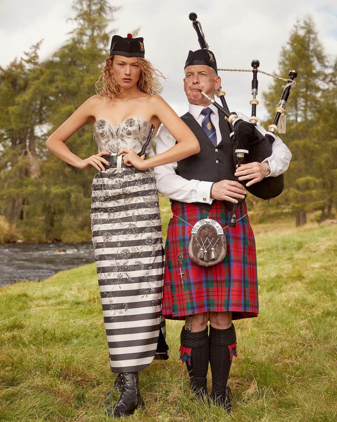 ルパートサンダーソンさんのインスタグラム写真 - (ルパートサンダーソンInstagram)「Celebrating Burns Night | Our bestselling Duncan boots feature in @bazaaruk | Styled by @mirandaalmond | #BurnsNight #KneeHighBoots #Highlands #HarpersBazaar #RupertSanderson」1月25日 19時30分 - rupertsanderson