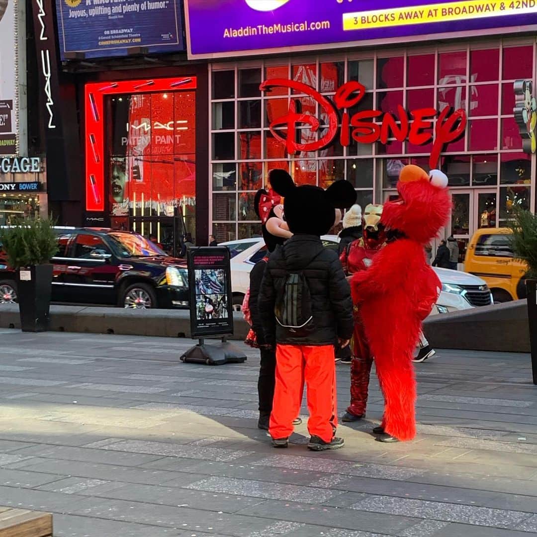 UlalaGirlのインスタグラム：「Came to  NYC Disneyland」