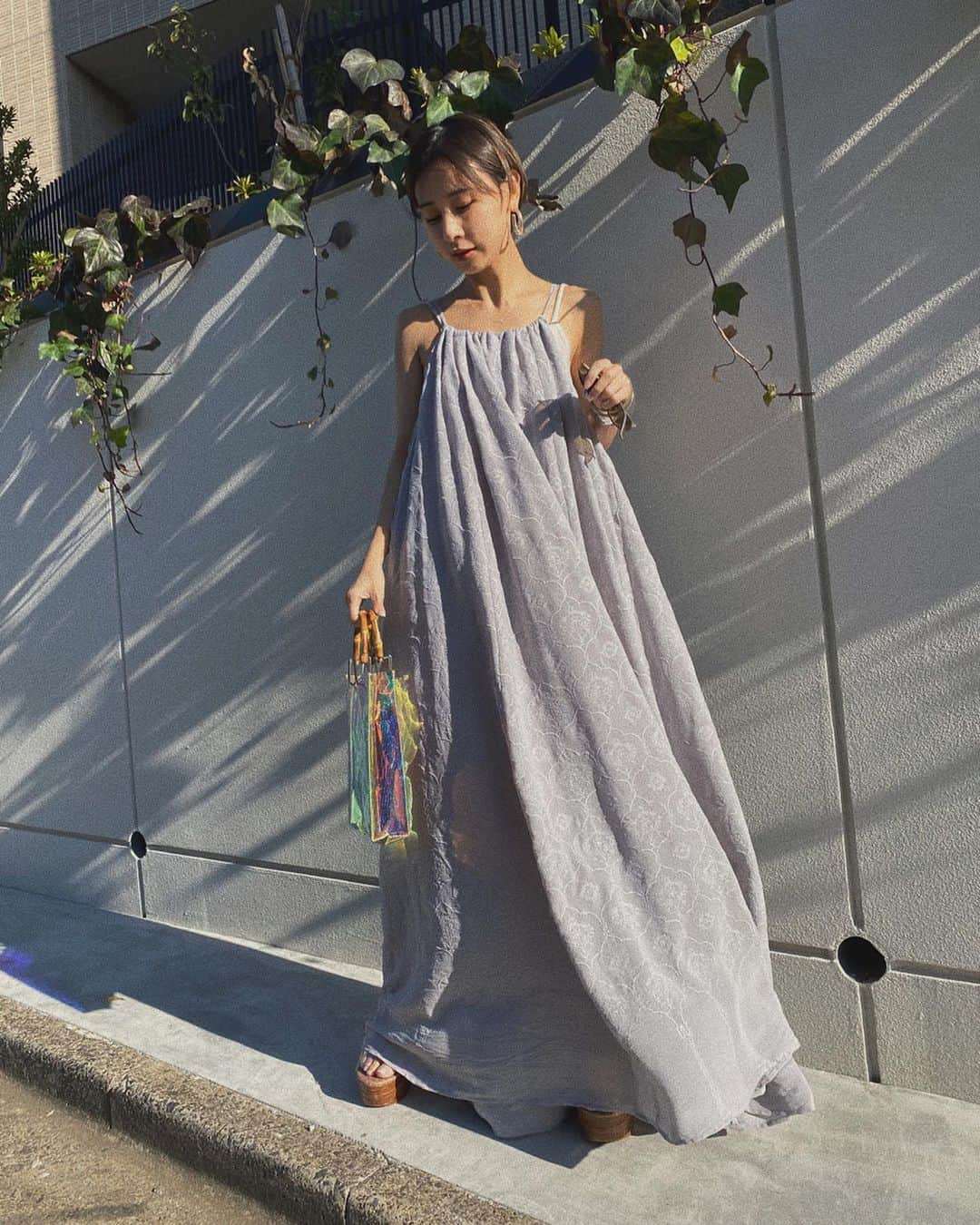 黒石奈央子さんのインスタグラム写真 - (黒石奈央子Instagram)「MEDI先行アイテム！ . . MEDI LAMP HALTER NECK DRESS ¥20000+tax  MEDI AURORA CLEAR BAG ¥12000+tax . . ランプ柄ジャガードのワンピースは、メキシコで着用したイエロー、グレー、ホワイトの三色展開！ オーロラバッグもまた、改めて紹介するね！ . . .  期間 WEB 2/6 12:00- 2/10 13:00 代官山　2/6-2/7 新宿・心斎橋　　2/8-2/10 . .  @ameri_shinjuku @amerivintage @ameri_daikanyama @ameri.shinsaibashi #ameri#amerivintage #fashion #vintagefashion #coordinate#ootd#outfit#osanposnap #705_outfit #大人ファッション #大人コーディネート #大人スタイル #modestyle #modefashion#modecasual #mediterraline #メディタラライン#2020springsummer  #cancun#cancu旅#705travel#cancunコーデ」1月25日 19時50分 - blackstone705