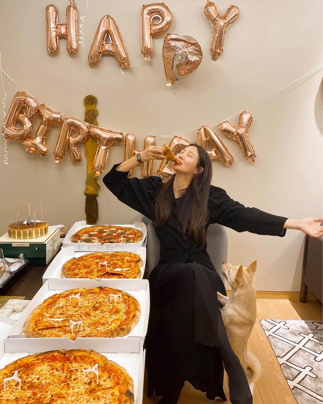 キム・スヒョンさんのインスタグラム写真 - (キム・スヒョンInstagram)「🍕pizza queen」1月25日 19時55分 - claudiashkim