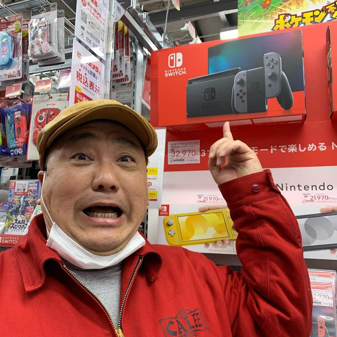 山本圭壱さんのインスタグラム写真 - (山本圭壱Instagram)「任天堂switch 5台買いました。 ラジオリスナープレゼントなんです。 まだ応募間に合いますのでご応募ください。 今晩25時20分より生放送 #mbsラジオ  #オレたちちょこっとやってまーす  #極楽とんぼ #山本圭壱 #遅刻をしたらこうなった #ビックカメラは一台まで #博品館は三台オッケー #お金がありましぇーん  #トホホ」1月25日 19時59分 - yamamogt