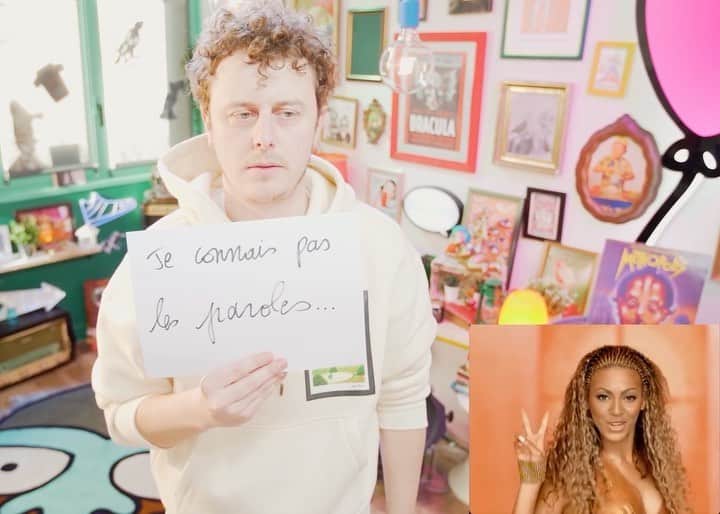Norman Thavaudのインスタグラム：「Quel est VOTRE TUBE culte des années 2000 ? Y’en a tellement... Nouvelle vidéo dispo sur ma chaîne YouTube « Les années 2000 » 🔊🕺🏼🔙」