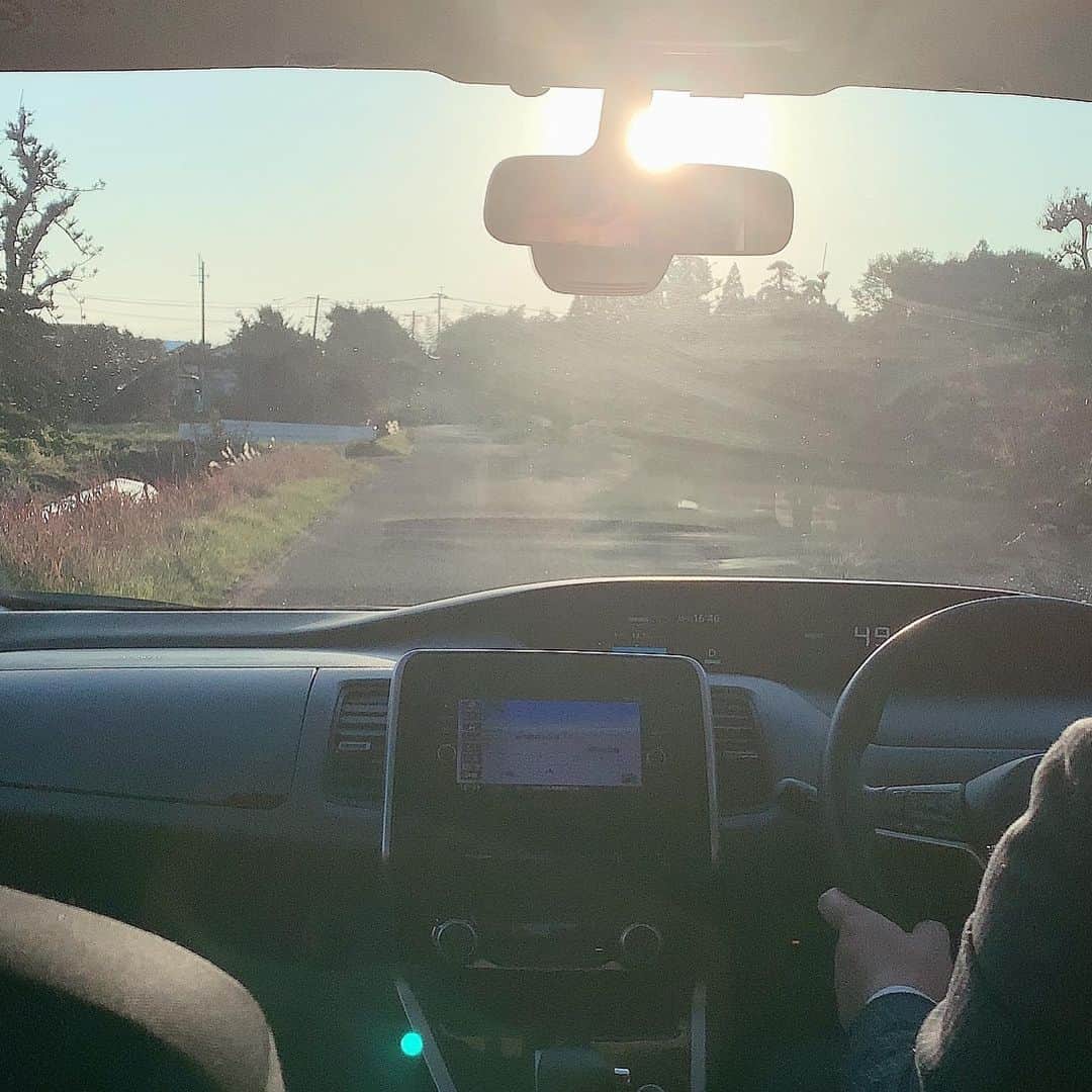 荒生暁子さんのインスタグラム写真 - (荒生暁子Instagram)「鹿児島県出水市(いずみ)へ。 広島から2時間半 九州新幹線であっという間👍 とっても歓迎して頂き 楽しい時間を過ごしました。  熊本県と県境の街 おれんじ鉄道にクマモンラッピング❗️ 帰りは、日が暮れていて 駅の周りにはコンビニも無く真っ暗〜🤣 こういう場合は 先にお土産を買っておく方がいいかもです😊 #出水市#出水駅#鹿児島出張」1月25日 20時15分 - akikoarao0904