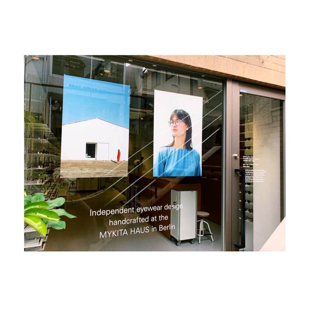 MYKITA SHOP TOKYOさんのインスタグラム写真 - (MYKITA SHOP TOKYOInstagram)「MYKITA Shop Tokyoのウィンドウデコレーションが新しくなりました。 2020年のキャンペーンルックとなっております。 明日も皆様のご来店をお待ちしております。 New window decoration which is 2020 MYKITA campaign look has been installed. Please stop by.  #MYKITA #windowdisplay」1月25日 20時17分 - mykitashopsjapan