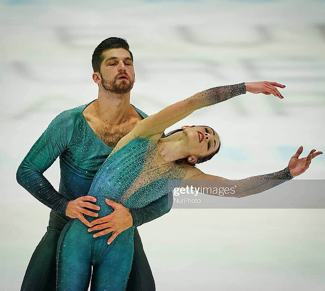 ニコーレ・デラ・モニカのインスタグラム：「Another competition in the pocket, tomorrow we Will skate the exhibition and you can't miss our new Number!!!! #dellamonicaguarise #figureskating #fiammeoromoena #eurofigure2020 #graz #austria #art #passion」