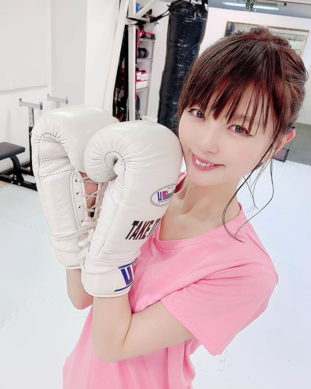 satomiさんのインスタグラム写真 - (satomiInstagram)「久々にキックボクシング🥊 TAKE it EASY（@takeiteasy_tokyo） * * 怪我で運動できずやっと復活( ˶ˆ꒳ˆ˵ )♡ * 久々に動いたら汗すご〜💦 キックだけじゃなくてウォーキングとか 日常生活の改善も教えてもらえるよ♡ * * 今日から呼吸意識！！！！ * * 体験だけでもオススメ🌟 * * @takeiteasy_tokyo #satoru_suzuki_3  #キックボクシング  #キックボクシング広尾  #ボクシング  #ボクシング女子  #フィットネス  #ボディメイク  #筋トレ女子 #ボクササイズ #takeiteasy  #ウォーキング #美脚 #ヒップアップ #女性にオススメ #フィットネス #トレーニング #プロテイン女子  #痩せる  #痩せたい人必見」1月25日 20時48分 - saatoomii47
