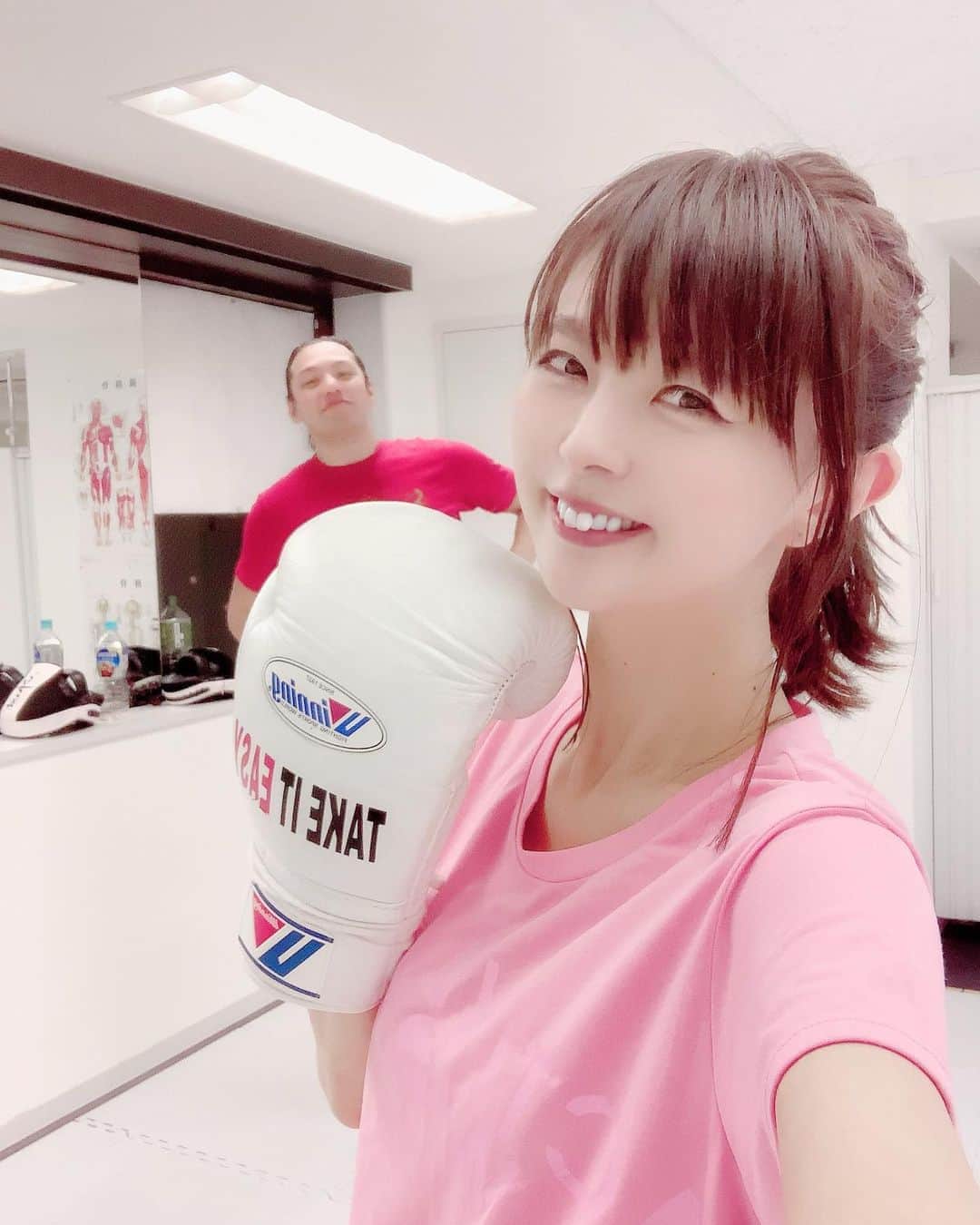 satomiさんのインスタグラム写真 - (satomiInstagram)「久々にキックボクシング🥊 TAKE it EASY（@takeiteasy_tokyo） * * 怪我で運動できずやっと復活( ˶ˆ꒳ˆ˵ )♡ * 久々に動いたら汗すご〜💦 キックだけじゃなくてウォーキングとか 日常生活の改善も教えてもらえるよ♡ * * 今日から呼吸意識！！！！ * * 体験だけでもオススメ🌟 * * @takeiteasy_tokyo #satoru_suzuki_3  #キックボクシング  #キックボクシング広尾  #ボクシング  #ボクシング女子  #フィットネス  #ボディメイク  #筋トレ女子 #ボクササイズ #takeiteasy  #ウォーキング #美脚 #ヒップアップ #女性にオススメ #フィットネス #トレーニング #プロテイン女子  #痩せる  #痩せたい人必見」1月25日 20時48分 - saatoomii47