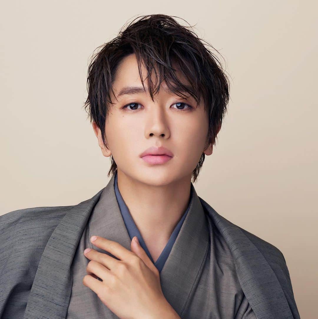 M∙A∙C Cosmetics Japanのインスタグラム：「ㅤ 2月4日はNissyの日！ Nissyの日を記念して、2月4日(火)限定で 全国のM・A・C店舗にて、 #MACXNissy コラボステッカーをプレゼント🎁 ㅤ 【お渡し条件】 <STEP 1> M・A・C日本公式インスタグラムまたは、 ツイッターの※2月3日(月)12時24分の投稿*をリポスト(再投稿) *インスタグラムで投稿される際は #MACXNissy を入れて下さい <STEP 2> 2月4日(火)にM･A･C店舗にて、リグラムまたはリツイート画面を提示 (2月3日18時時点 修正)﻿ ※お好きなM･A･C製品のタッチアップ(お試し)はお渡しの必須条件ではなくなりました※﻿ ㅤ 【配布時間】 第1回：店舗オープン*～なくなり次第終了 第2回：15:00～なくなり次第終了 第3回：18:00～なくなり次第終了 ※オープン時間は店舗によって異なります。お近くのM・A・C店舗までお問い合わせ下さい。 ※各配布時間の準備数量がなくなり次第終了となります。 ※お1人様、1枚までとさせていただきます。 ※配布時間までの待機、並ぶ等の行為はご遠慮ください。当日は、店頭スタッフの案内に従ってください。 ※エスパル仙台店は休館日に伴い配布なし、小田急百貨店 町田店は18時閉店に伴い配布は2回のみです。 ㅤ 皆さまのお越しをお待ちしております✨ #Nissy #西島隆弘 #24ファンデ  #24時間 #24色 #2月4日 #NissyDay ㅤ #MACCosmeticsJapan #MACコスメ #MACCosmetics #コスメ #メイク #スタジオフィックスフルイッド #スタジオフィックス #studiofix #ファンデ #ファンデーション #リキッドファンデーション #ベースメイク #カバー力 #アーティストコラボ #テカらない #メンズメイク #makeup #basemakeup #cosmetics #foundation #beauty」