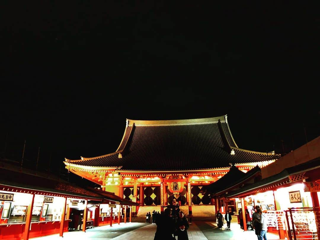 武井壮さんのインスタグラム写真 - (武井壮Instagram)「浅草寺に遅めの初詣 美しいなあ」1月25日 21時20分 - sosotakei