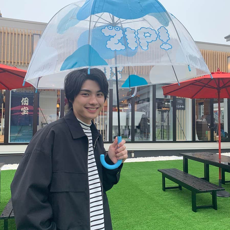 本田響矢さんのインスタグラム写真 - (本田響矢Instagram)「ZIP傘☂️ 可愛すぎる みんなは晴れ人？雨人？ 僕は晴れ人」1月25日 21時16分 - k__y__o__y__a.h