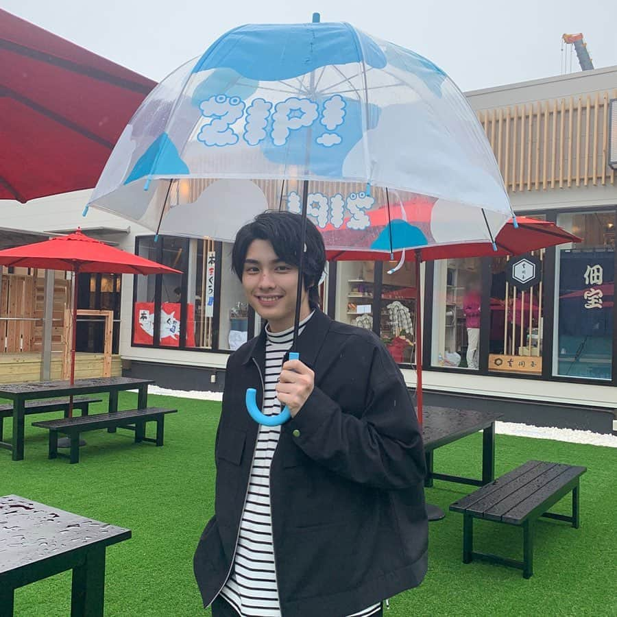 本田響矢さんのインスタグラム写真 - (本田響矢Instagram)「ZIP傘☂️ 可愛すぎる みんなは晴れ人？雨人？ 僕は晴れ人」1月25日 21時16分 - k__y__o__y__a.h