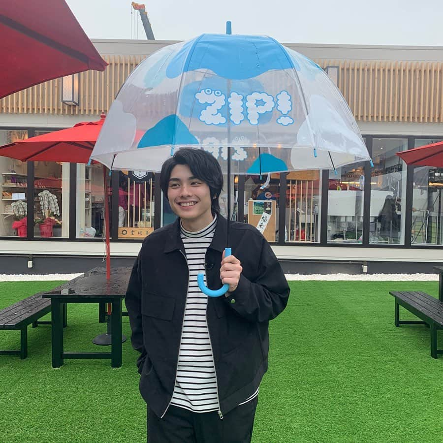 本田響矢さんのインスタグラム写真 - (本田響矢Instagram)「ZIP傘☂️ 可愛すぎる みんなは晴れ人？雨人？ 僕は晴れ人」1月25日 21時16分 - k__y__o__y__a.h