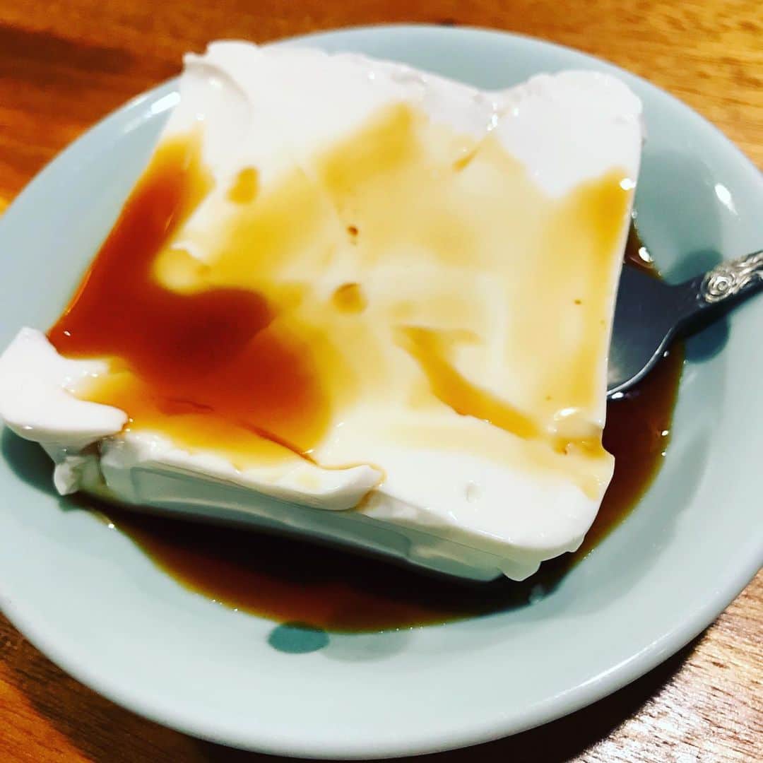 ハチミツ二郎さんのインスタグラム写真 - (ハチミツ二郎Instagram)「沖縄のオレの行きつけの店。 もっちりジーマーミー豆腐が物凄く美味いんだけど今日は売り切れで普通のジーマーミー豆腐しかなかった。けどコレも物凄く美味しかった。ここのソーメンチャンプルーもメチャクチャ美味しいさー。」1月25日 21時19分 - jirohachimitsu
