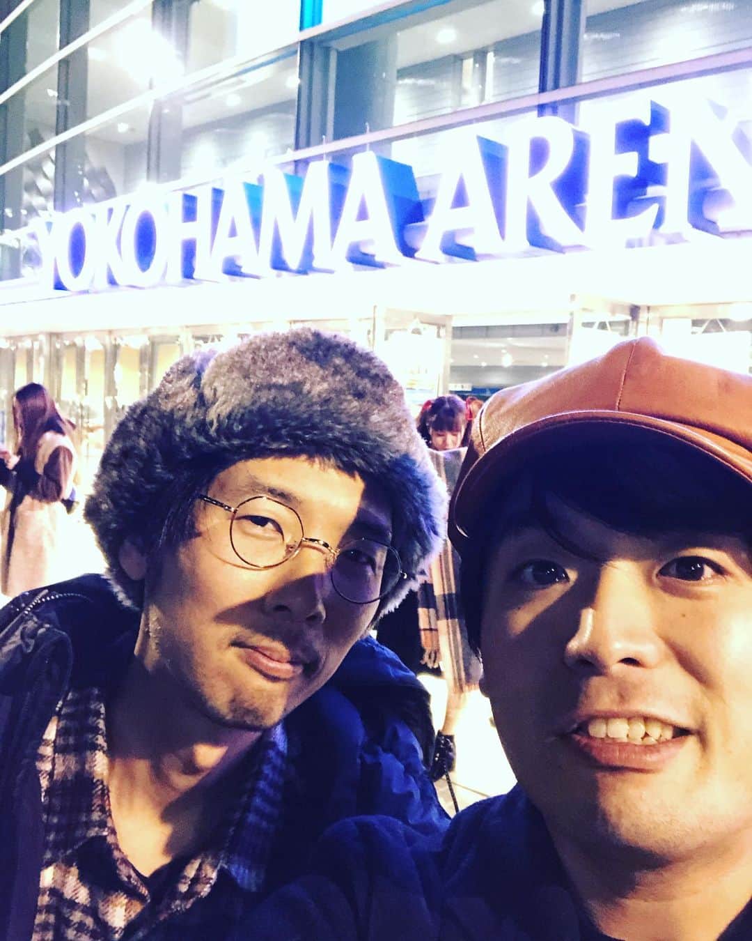 井澤惇のインスタグラム：「今日は構造くんと横浜アリーナにGLAYのライブを観に行ってきた。最近のアルバムの歌詞が染みて染みまくる我々でした。ライブに対してのお客さんとの関わり方がとてもリアルで、人の良さが滲み出まくりだったなぁ。GLAYの皆さん全員、筋斗雲乗れる気がする」