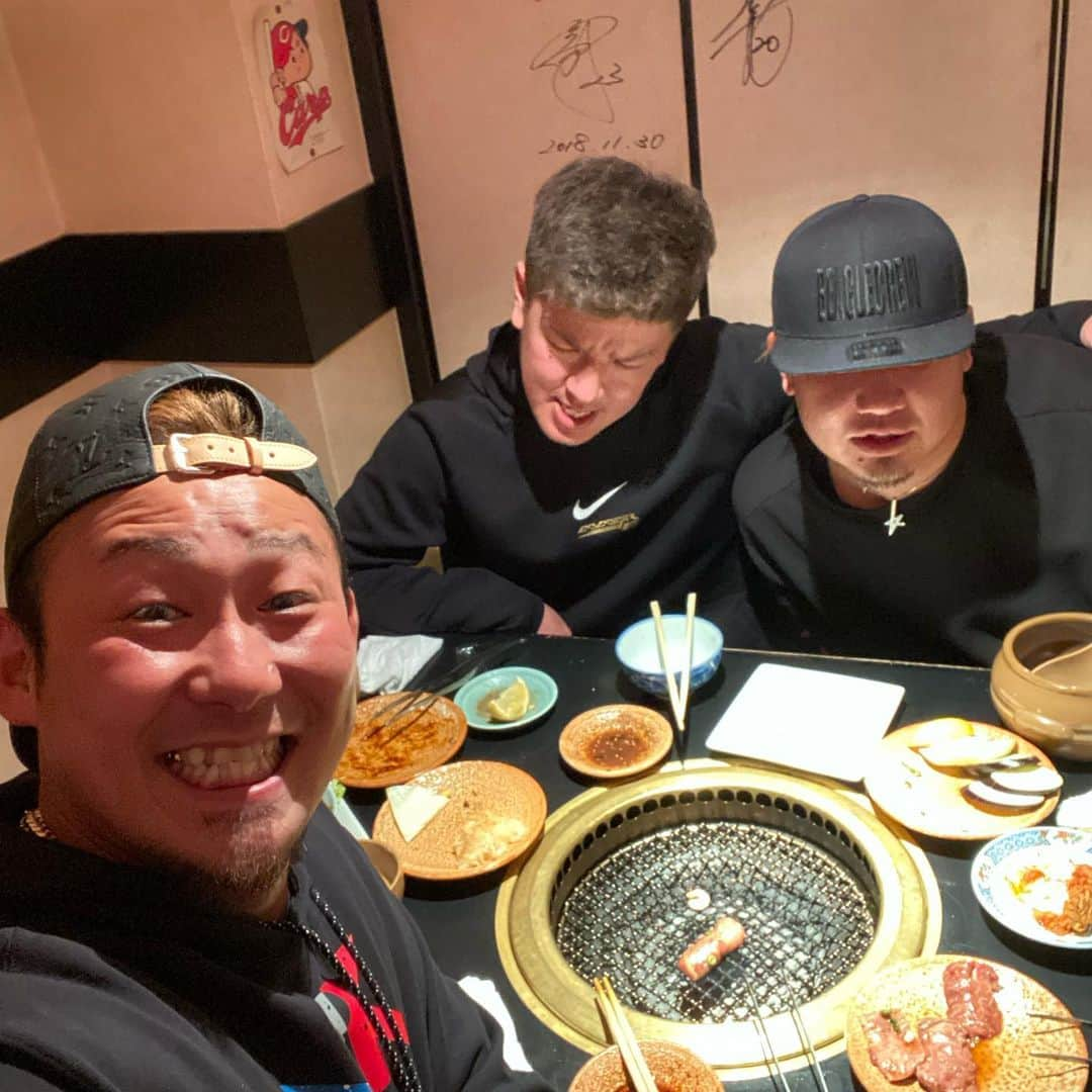 中田翔さんのインスタグラム写真 - (中田翔Instagram)「今日は、みんなでゴルフ行ってからの飯！！楽しすぎた！！仲間っていいな！！ また明日から頑張ります！！ #中田翔#ビーグルクルー #西岡直也」1月25日 21時30分 - shonakata_official