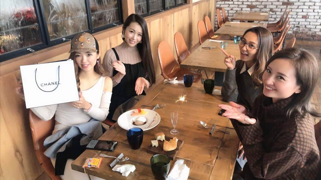 YUKAさんのインスタグラム写真 - (YUKAInstagram)「ゆいちゃんhappy birthday 🎂💕 おめでとうっ🥰 ここ美味しかった🍽✨ . #happybirthday #friends #dancer」1月25日 21時36分 - yukarolly