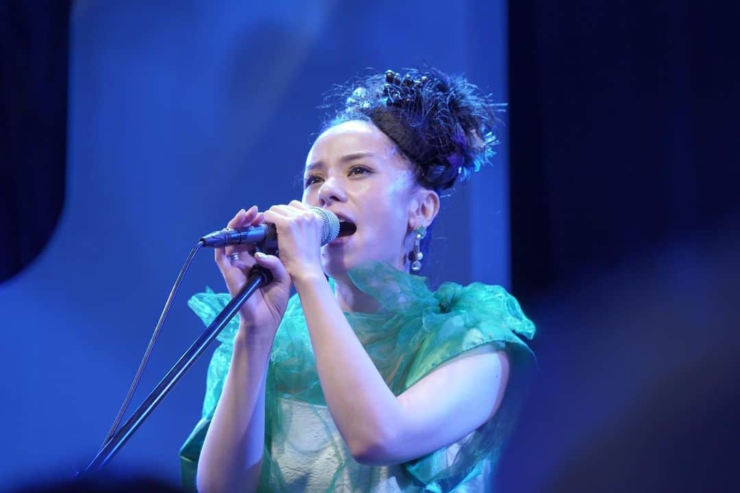 azumiのインスタグラム：「昨年の再結成ライブ 今年も歌っていく #Azumi #wyolica #ワイヨリカ #TOGA #tunobyazumi」