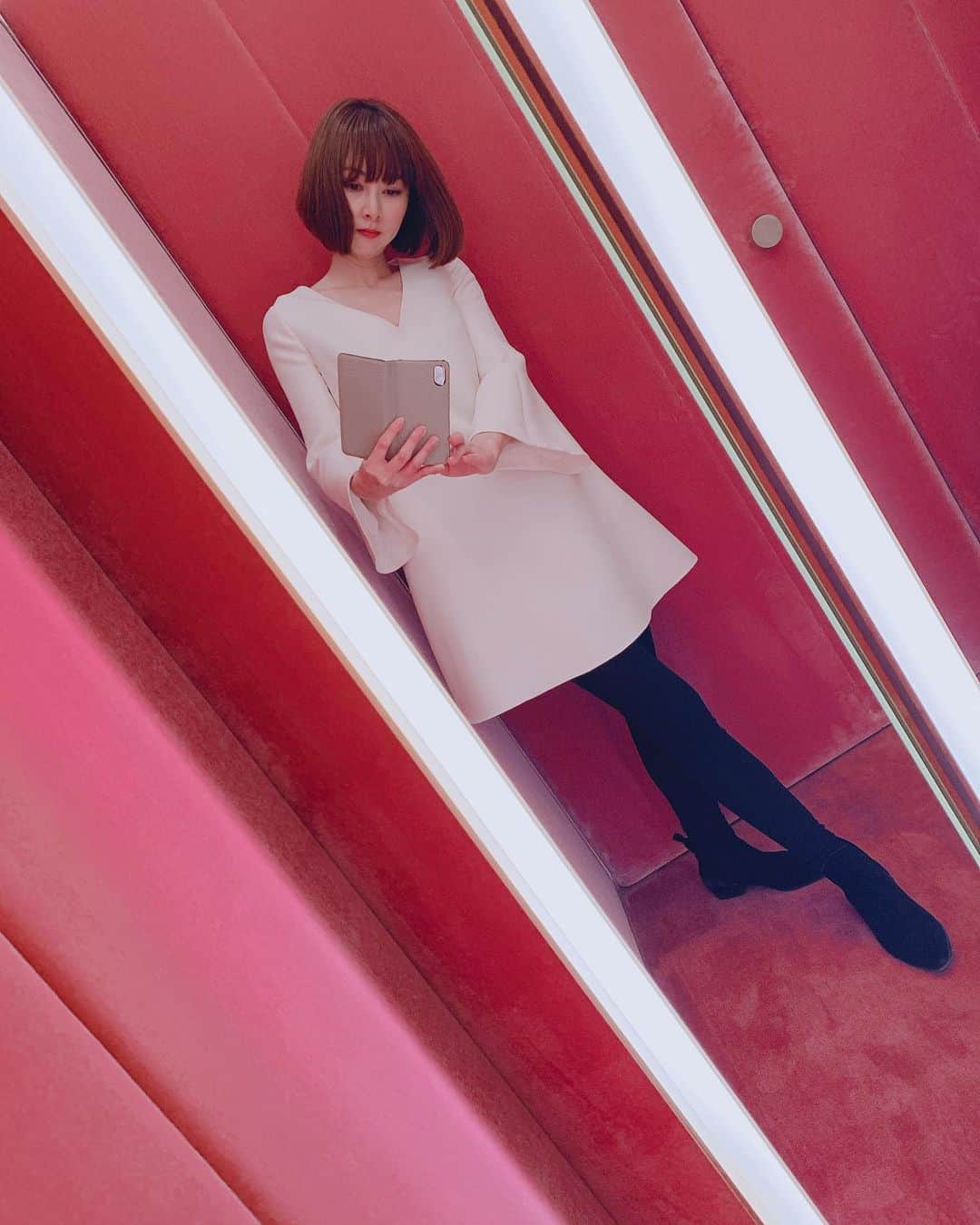 相沢礼子さんのインスタグラム写真 - (相沢礼子Instagram)「Valentino のワンピース、 かわいかった〜っ🥰 お値段はめっちゃかわいくなくて、断念🤣🙌 写真撮っても大丈夫とのことだったので、撮らせて貰いました^ ^ 思い出に笑🙌 いつか着られるように頑張ります❣️ #instagood #photooftheday  #fashion #beautiful #happy #cute #followme #fun #me #japan #love #missjapan  #セントフォース #フリーアナウンサー #ミス日本 #相沢礼子 #ありがとう #ootd」1月25日 22時01分 - reikoaizawa828