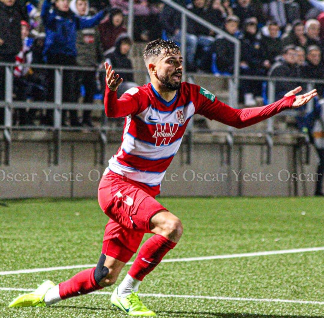 アルバロ・バディージョのインスタグラム：「Partido bonito y difícil que tenemos hoy por delante. Vamos Granada!!! #SevillaGranada #Eternalucha 🔴⚪️」