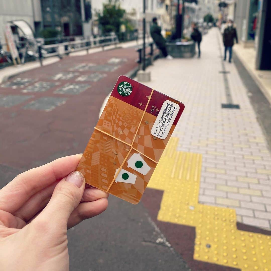 MEGのインスタグラム：「日本滞在時の財布。#輪ゴム」