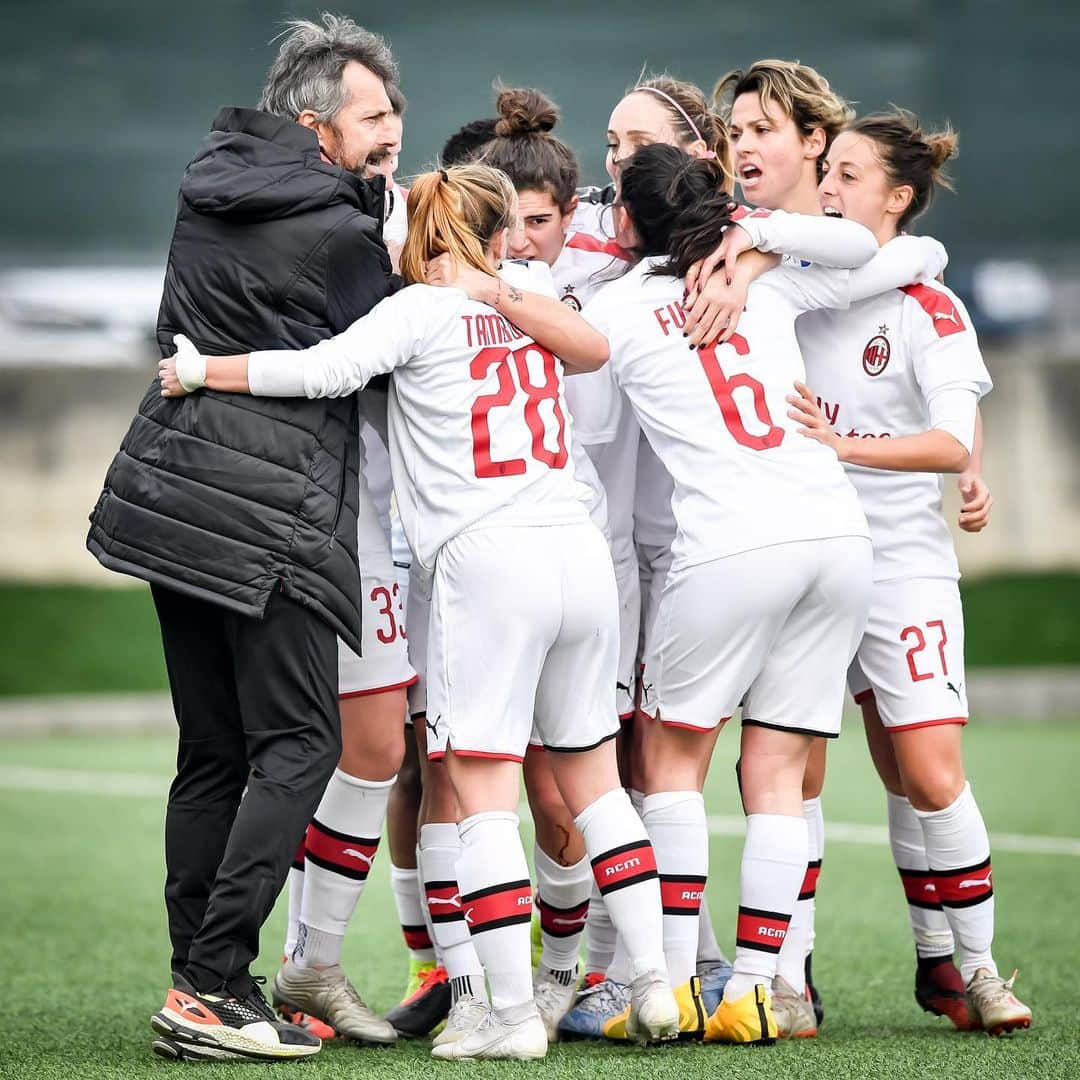 ACミランさんのインスタグラム写真 - (ACミランInstagram)「#OrobicaMilan: 0⃣-1⃣ 🔚 ⚽ @dominikaconc7 👏🏻 Better late than never 😀 Job well done, Rossonere ❤🖤 #FollowTheRossonere #SempreMilan」1月25日 22時26分 - acmilan