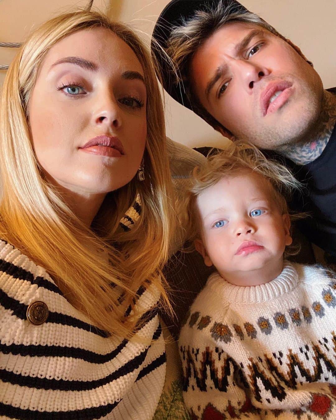 フェデスさんのインスタグラム写真 - (フェデスInstagram)「Non sapete quanto sia brutto essere il più cesso della famiglia」1月25日 22時31分 - fedez