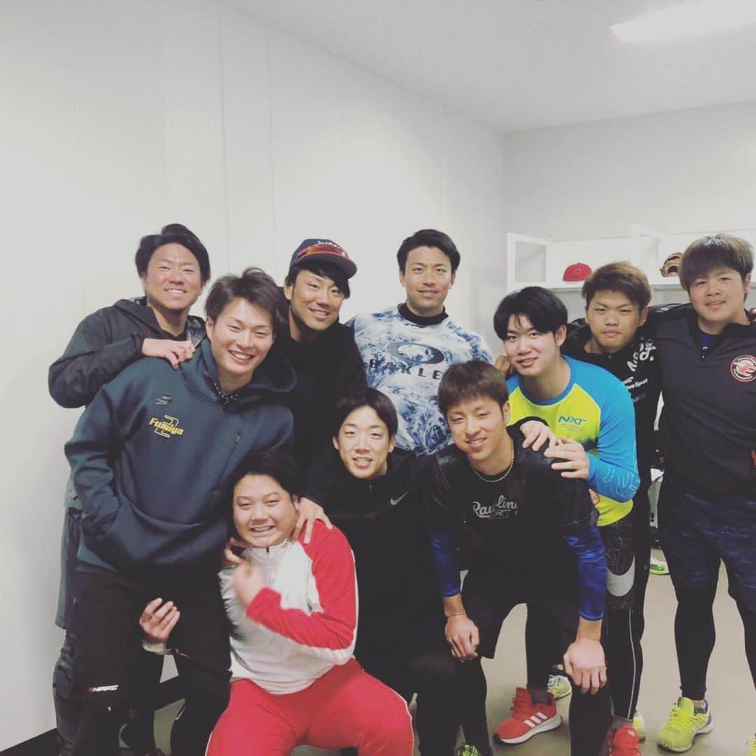 北條史也さんのインスタグラム写真 - (北條史也Instagram)「愛媛の後、姫路で自主トレ参加してきました。 いい練習できました！ #伊藤隼太#中谷将大#長坂拳弥」1月25日 22時31分 - f.hojoh