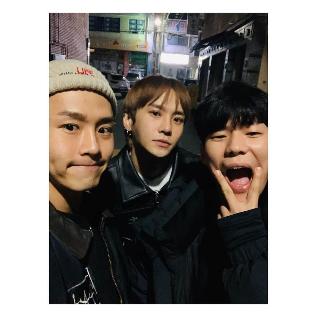 クォン・ヨンドンさんのインスタグラム写真 - (クォン・ヨンドンInstagram)「feat.사촌동생🧞‍♂️ #happynewyear」1月25日 22時32分 - _______youngmoney