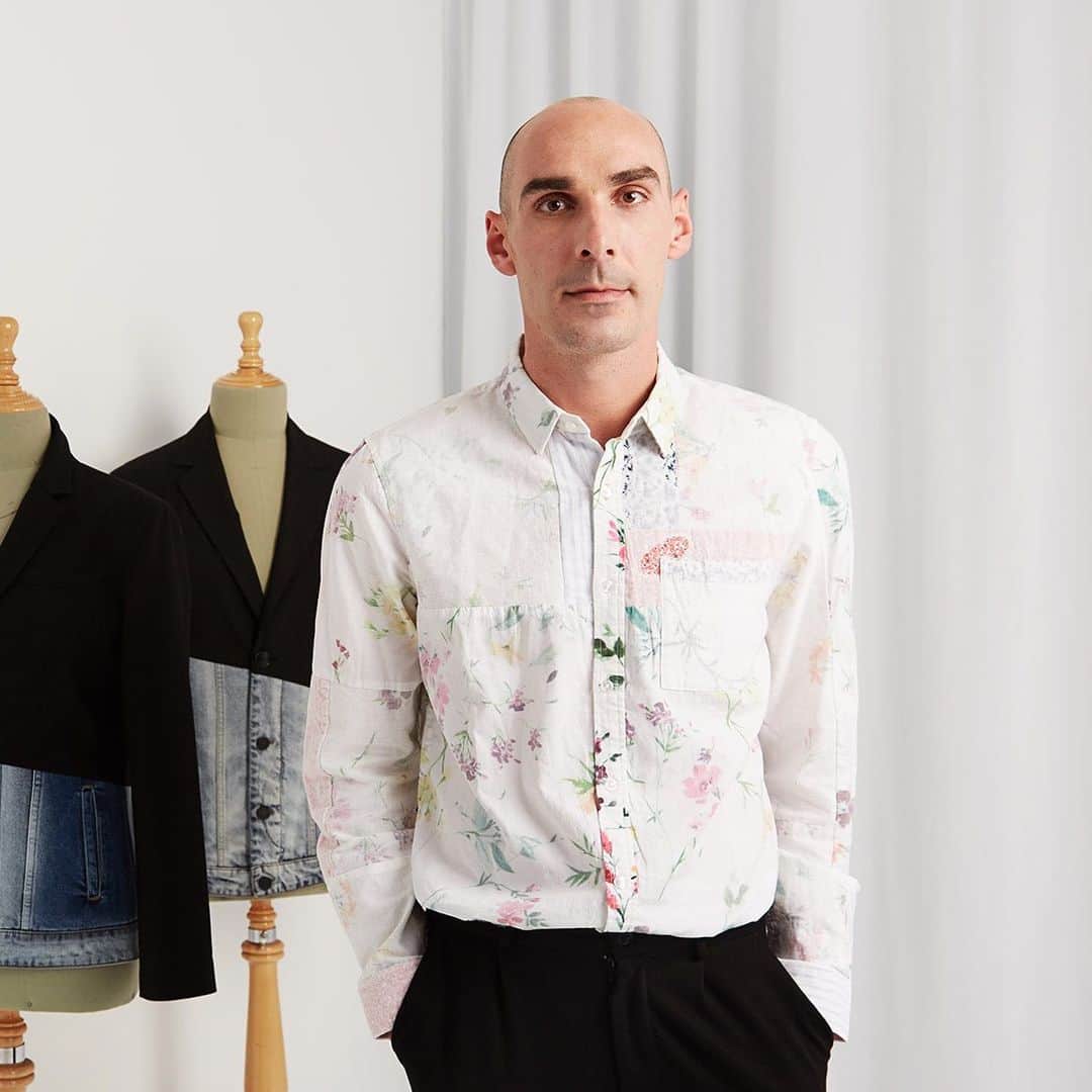 デシグアルのインスタグラム：「La Hybrid #jacket was born when the designer David Terroba changed his point of view. He mixed the casual of the denim with the tailoring of the blazer to create something new. Opposites attract. #Love at first sight.」