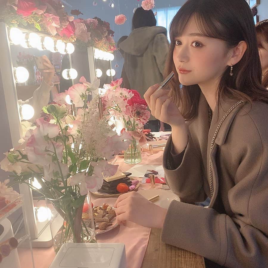 中沢結のインスタグラム：「. . Operaからバレンタインの限定色が発売されるそうで、イベントにお邪魔してきました＾＾ リップティントのPink FraiseとシアーリップティントのCacao Kissの2色！綺麗に発色するのに透明感ばっちりなOperaは元々ファンなのだけど、今回限定発売したCacao Kissはブラウン好きな私はどんぴしゃカラーでした。チョコみたいで可愛い色味です☺️ 可愛すぎる空間で、同じ事務所のふたりとチョコフォンデュやチキン食べて幸せでした〜 . #オペラリップティント#operacosmetics#くちびる苦くて甘い#PR#オペラシアーリップカラー」