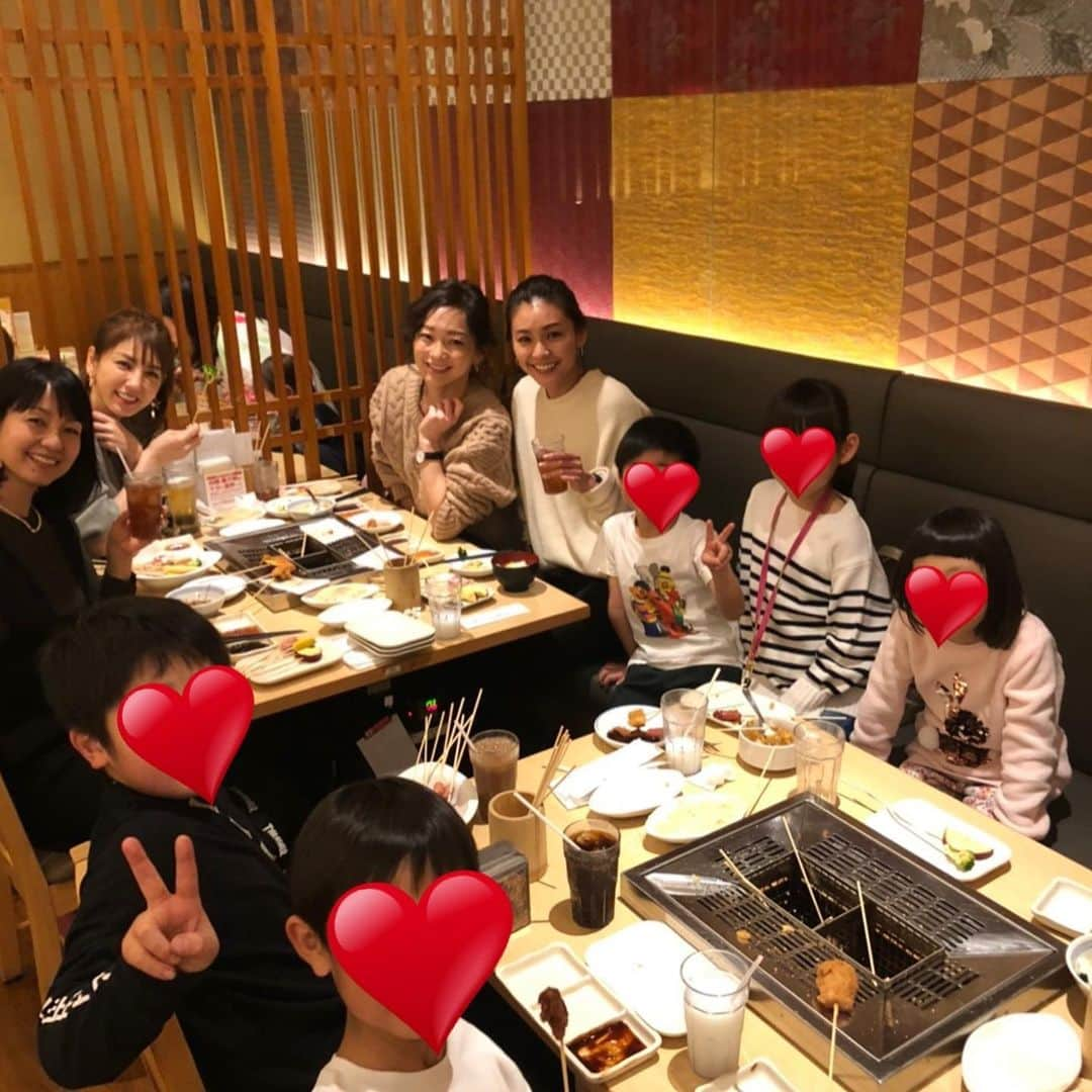 美香さんのインスタグラム写真 - (美香Instagram)「モデル仲間と新年会🙌！！ モノレールに乗ってお台場へ。 タイミングよく花火も見れました☺️子供も大人も串揚げ たーくさん食べました！ 食後はみんなでＨ＆Ｍでショッピング。またみんなで集まろうねーっっ😄😊😘😋❤️」1月25日 22時44分 - mikaofficial99