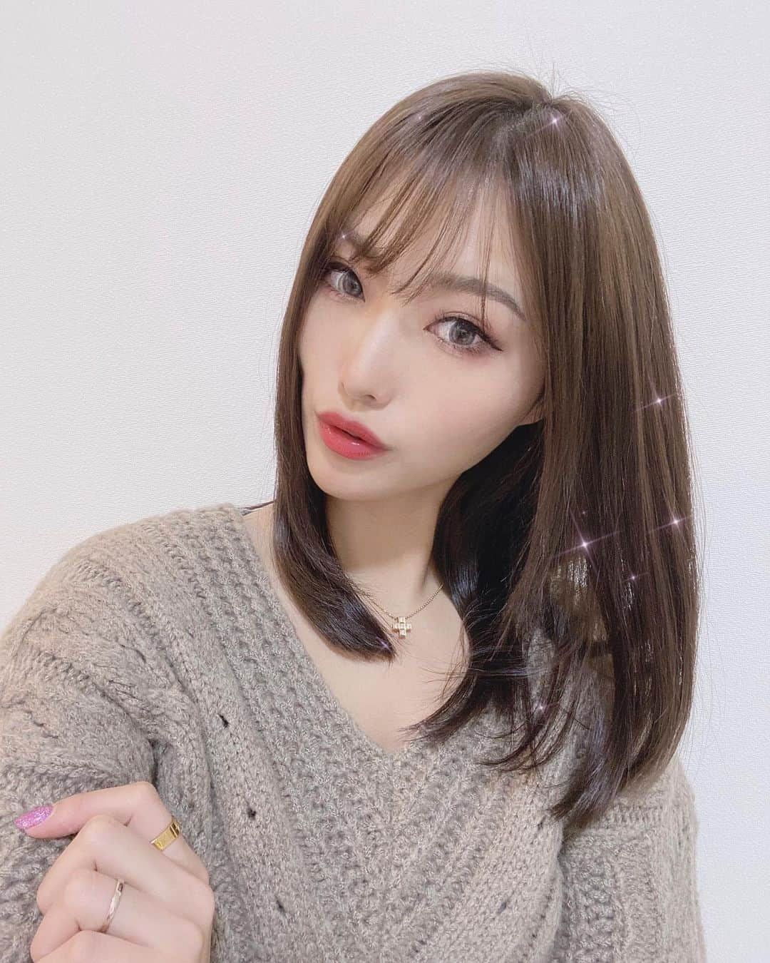 MIKAさんのインスタグラム写真 - (MIKAInstagram)「💇🏻hair by @yu_suke_kuri 🤎 シースルーバングやってみたかったのだ🧸💭 しまうことも出すこともできる2way前髪。というかもう前神🙏🏻なむ 私の髪の毛静電気立ちやすくてキシキシだったけどOASIS3142のトリートメントでうるつやになりました🥺✨ 髪の毛とぅるんだと嬉しい🧡🤎 #hair #newhair #newme #cyberjapan #サイバージャパン #サイバージャパンダンサーズ #髪 #前髪 #シースルーバング #イメチェン」1月25日 22時46分 - cjd_mika