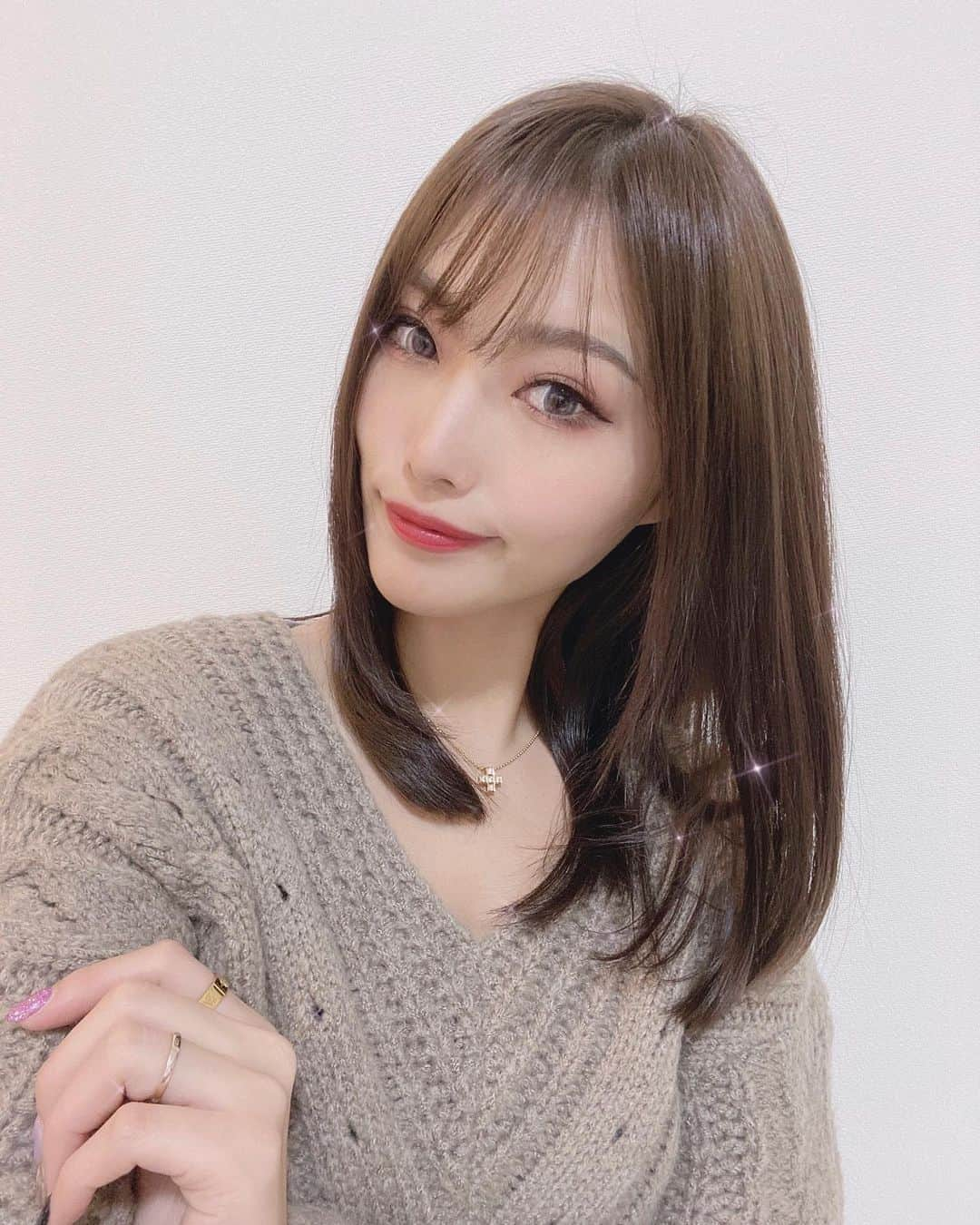 MIKAさんのインスタグラム写真 - (MIKAInstagram)「💇🏻hair by @yu_suke_kuri 🤎 シースルーバングやってみたかったのだ🧸💭 しまうことも出すこともできる2way前髪。というかもう前神🙏🏻なむ 私の髪の毛静電気立ちやすくてキシキシだったけどOASIS3142のトリートメントでうるつやになりました🥺✨ 髪の毛とぅるんだと嬉しい🧡🤎 #hair #newhair #newme #cyberjapan #サイバージャパン #サイバージャパンダンサーズ #髪 #前髪 #シースルーバング #イメチェン」1月25日 22時46分 - cjd_mika