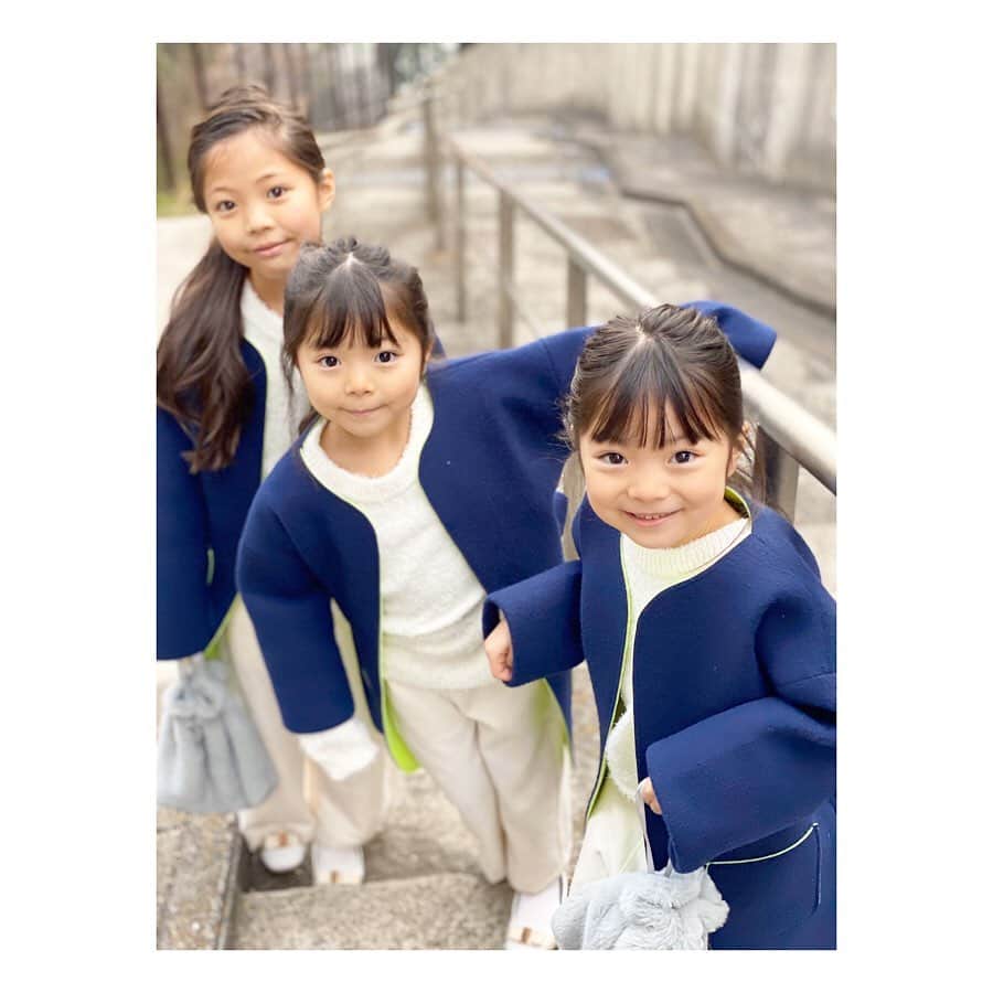 Yukiさんのインスタグラム写真 - (YukiInstagram)「今日はあたたかい時間帯に少しだけ公園へ♡  @315_kids のコートが可愛すぎて大人用も欲しいくらい♡ 着てみたら肌色がすごくきれいに見えるカラー(o^^o)✩.*˚ 宝島社の アナと雪の女王2のムック本のファーバッグが可愛すぎていつも持ち歩いてます🎀  ブログにも詳しく書きますね♡♡ #gustyle」1月25日 22時52分 - yukikuu96