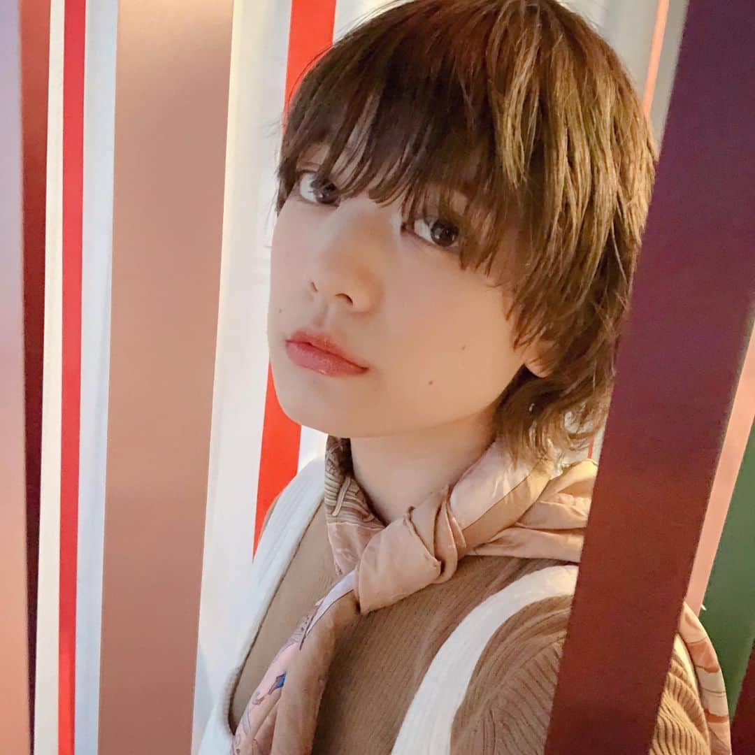 石川瑠利子のインスタグラム：「. . オペラのバレンタイン限定色をトライ😘✨ ピンクフレイズとカカオキスの2色が発売されるのだけど私はカカオキスをつけてみたよ💄💕 深みのあるチョコレートブラウン色✨潤いもあって落ちにくいOPERAは普段から愛用してるよ🙆🏻‍♀️❤️ . .  #オペラリップティント　#operacosmetics #くちびる苦くて甘い #cosme #instabeauty #PR #オペラシアーリップカラー」
