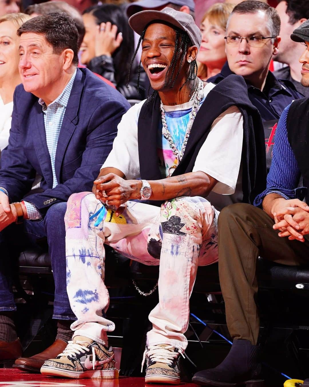 GQさんのインスタグラム写真 - (GQInstagram)「A bag of Skittles features less color than the watch @travisscott wore courtside at a @houstonrockets game. See the rarest, wildest, and most covetable watches we spotted on celebrities this week at the link in bio.」1月25日 23時01分 - gq