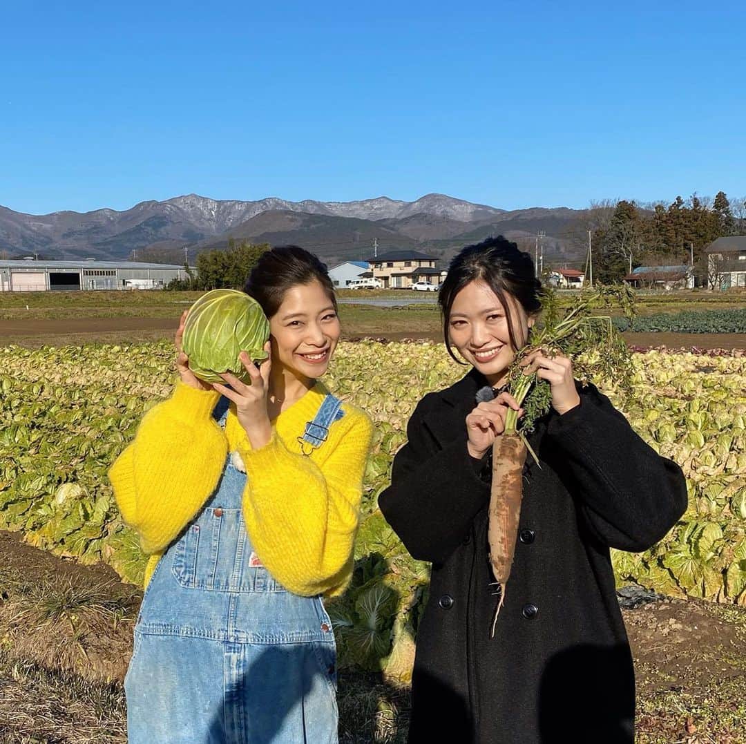 ayumiさんのインスタグラム写真 - (ayumiInstagram)「🥕🥕🥕 先日の福島ロケ🤗🍽 栗原心平さんと北原りえちゃん出演の 「目指せ!東北究極グルメ!ご当地食材探訪 」 にゲスト出演させて頂きました〜🌟 晴天の中、ブランド野菜の収穫体験させてもらったり、郷土料理をその場で作って頂いたり…🤤 このキャベツ餅が本当に美味しかったの🤤🤤💓 初めての東北はとっても寒かったけど楽しいロケでした〜 🥳☃️☃️ #福島#冬甘菜#御前人参」1月25日 23時08分 - ayupichikitchen