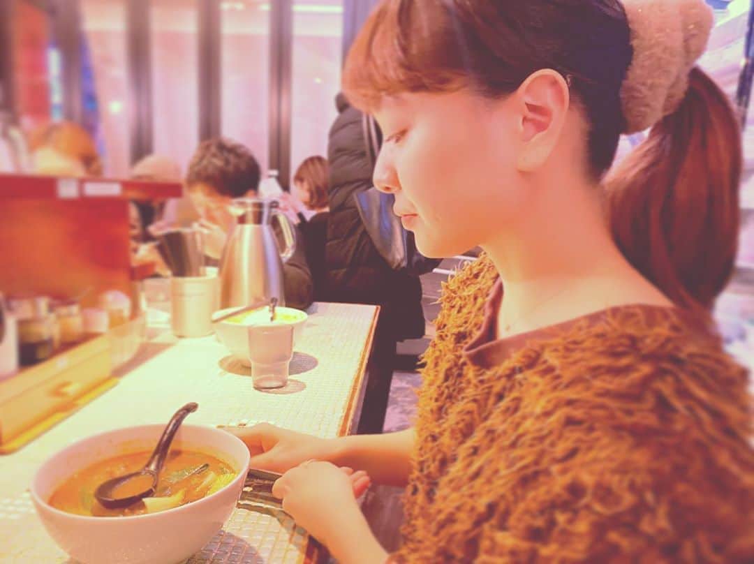小春のインスタグラム：「おいしいね  #姉カメラ」