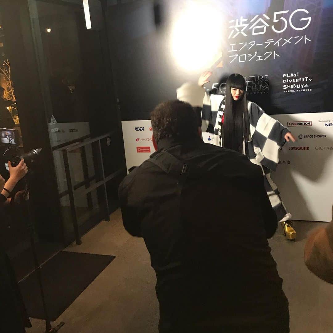 森山穂乃香さんのインスタグラム写真 - (森山穂乃香Instagram)「渋谷5Gエンターテイメントプロジェクト KICK OF PARTY📱📡📶🔥✨ @au_official @wwd_jp @wwd  #渋谷5gエンターテイメントプロジェクト #au5G #HonokaMoriyama #Shibuya #Tokyo #wwd」1月25日 23時09分 - honokamoriyama_official