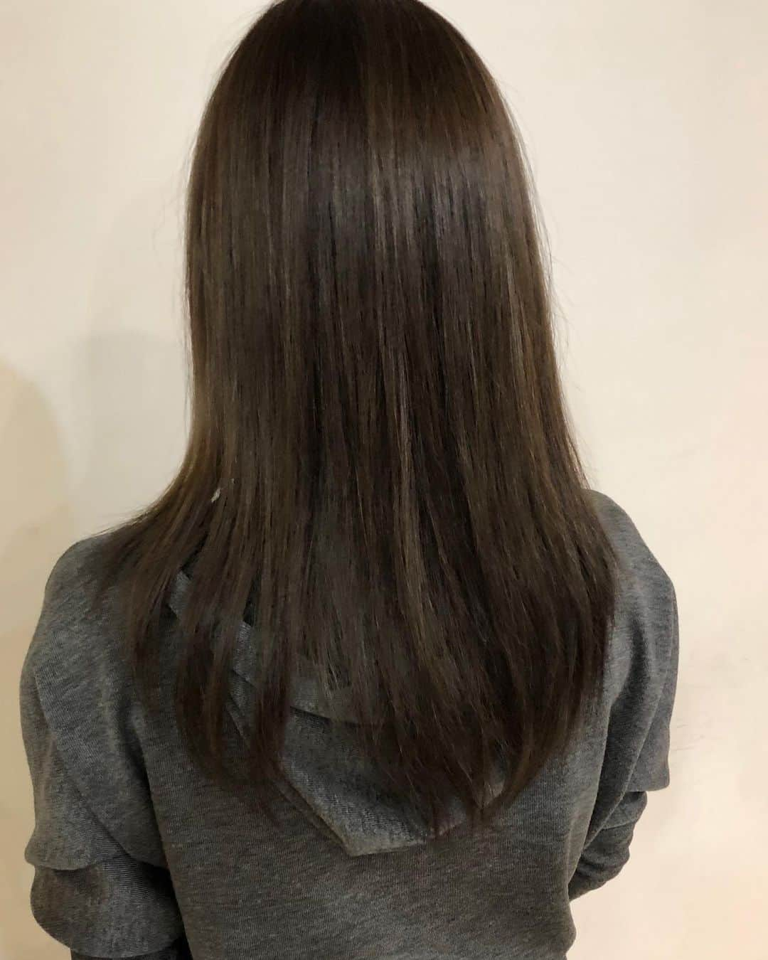 村主章枝さんのインスタグラム写真 - (村主章枝Instagram)「My condition get much better and I went to hair salon. My new hair color💕 I’m so happy my hair is getting longer. 体調もだいぶ回復して、髪の毛、染めにいきました🐒✨ やっと髪の毛が伸びてきた！ いつも、ありがとうございます😊 @daiki_hattori  http://acqua.co.jp/ #acquaomotesando  #highlight  #haircolor  #服部大起  #ハイライト  #ハイライトカラー  #外国人風カラー」1月25日 23時15分 - fumie.suguri