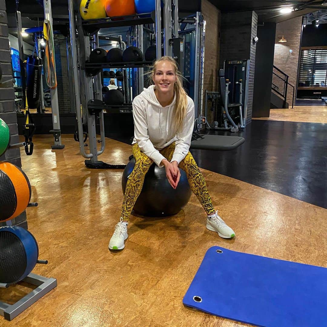 ダリヤ・クリシナさんのインスタグラム写真 - (ダリヤ・クリシナInstagram)「Когда присел отдохнуть после 💪🏼 After practice)) #gym #workout #nike #nikewomen #daryaklishina #atlanta #sport」1月25日 23時16分 - dariaklishina