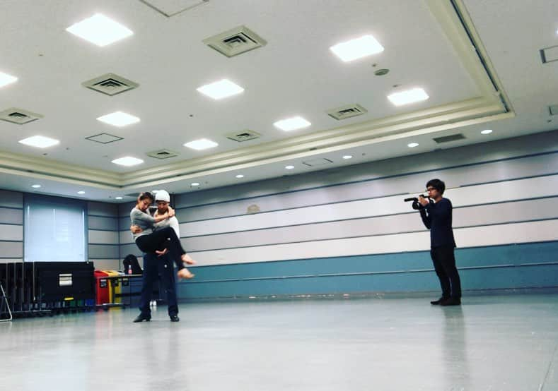 村主章枝さんのインスタグラム写真 - (村主章枝Instagram)「Today's practice. The pictures look so funny with K camera man😂😂😂 今日の練習。 映り込むk カメラマン笑 #tbs  #金スマ社交ダンス  #latindance  #socialdance」1月25日 23時35分 - fumie.suguri