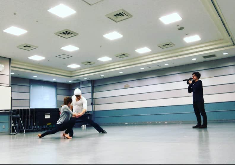 村主章枝さんのインスタグラム写真 - (村主章枝Instagram)「Today's practice. The pictures look so funny with K camera man😂😂😂 今日の練習。 映り込むk カメラマン笑 #tbs  #金スマ社交ダンス  #latindance  #socialdance」1月25日 23時35分 - fumie.suguri