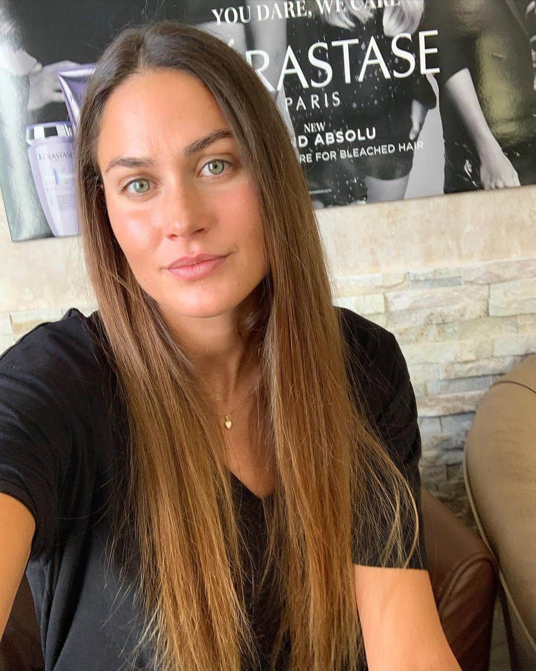 ズザンナ・ヤカボスのインスタグラム：「how is your weekend? tell me with 🤸🏻‍♀️🧘🏽‍♀️🏊🏼‍♀️🦖🦩🙂🥰🤓 . . . . #nomakeup #nofilter #nolimits #nosadness #nopainnogain #yesforyes #yestonatural  #yesforfun #yestotally #yesyoucan」