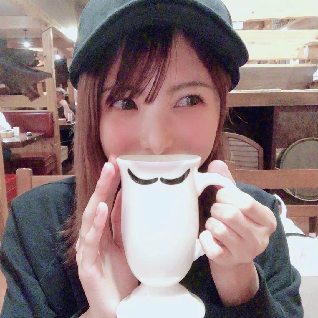 岡田栞奈のインスタグラム：「おひげ➰🧔✨ #ひげカップ #可愛い#欲しい」